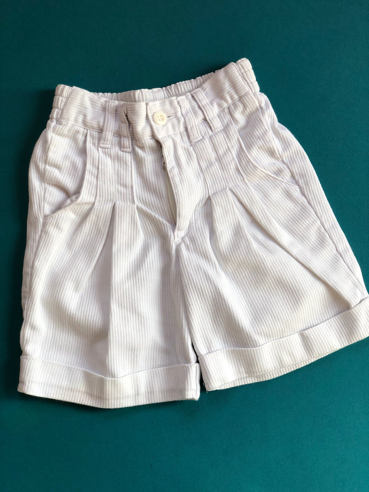 Bermuda blanc en velours côtelé vintage 2 ans