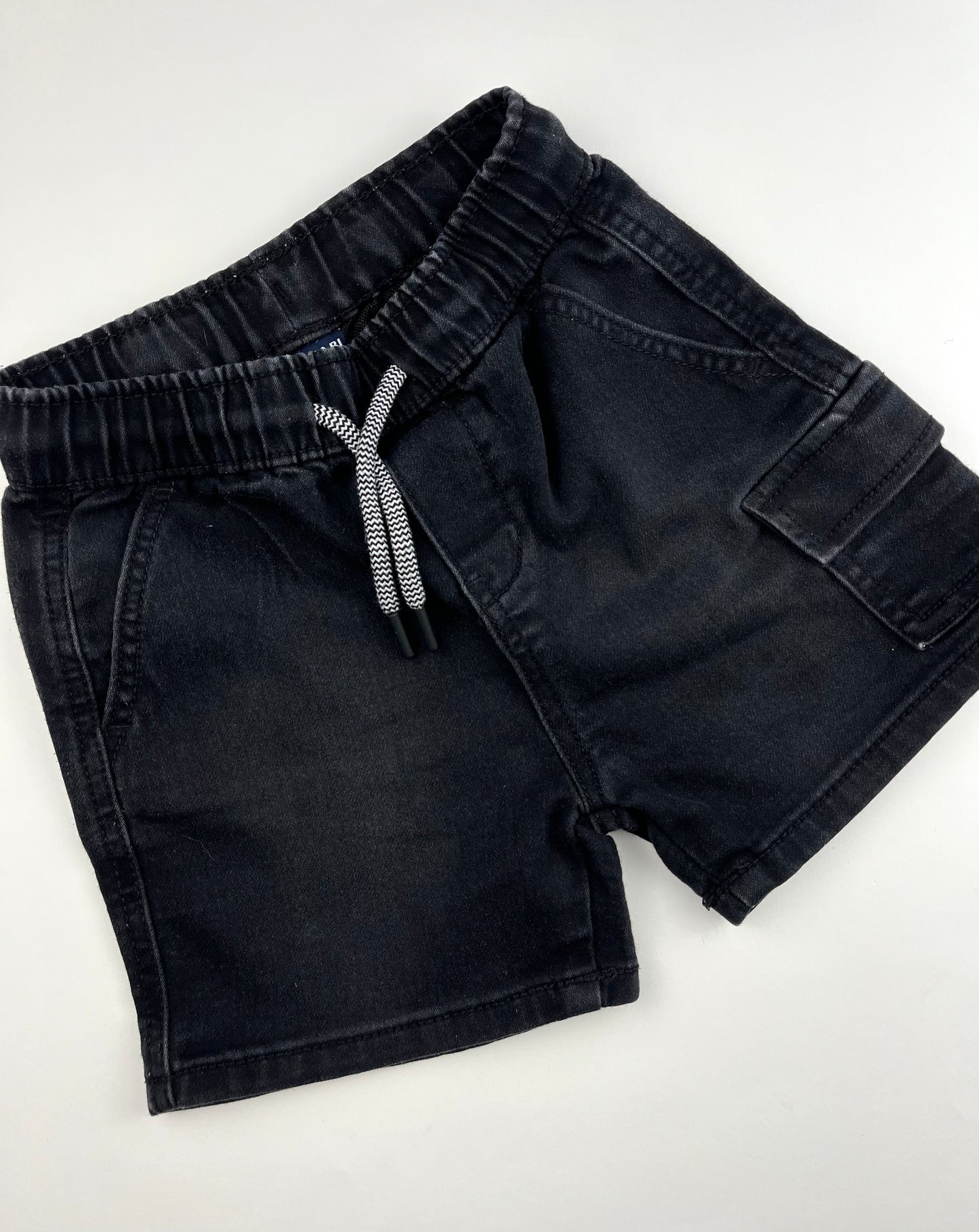 Short en jeans noir 5 ans