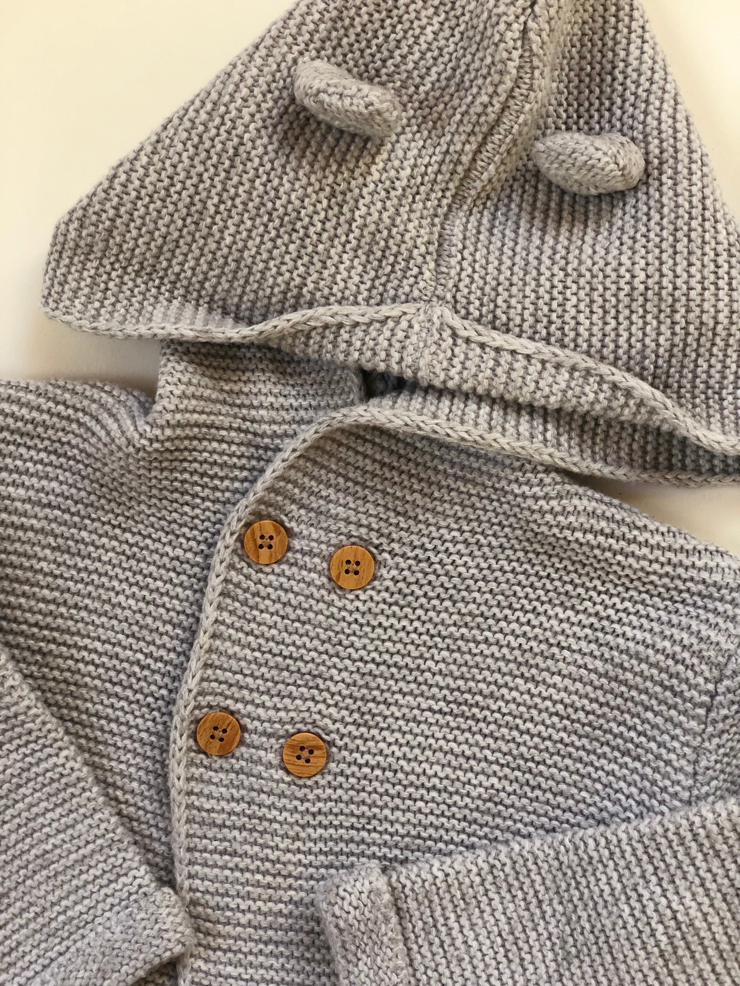 Gilet à capuche en mailles gris Kiabi 18 mois
