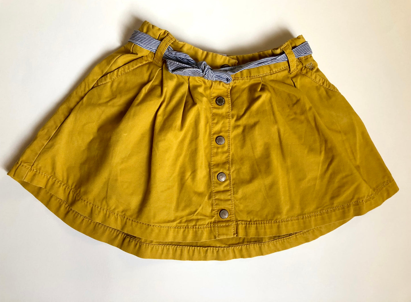 Jupe boutonnée avec ceinture moutarde Okaïdi 3 ans
