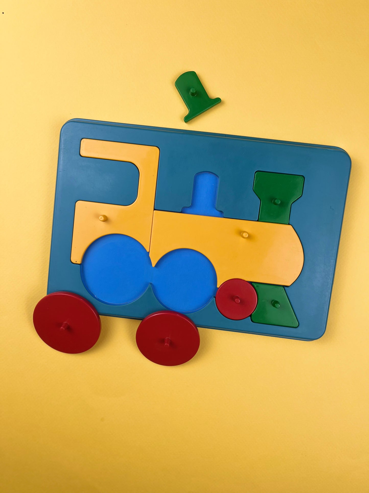 Puzzle train vintage Gowi
