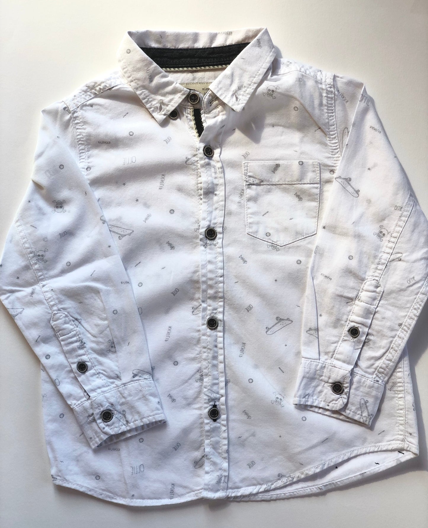 Chemise blanche motifs skate Zara 4 ans