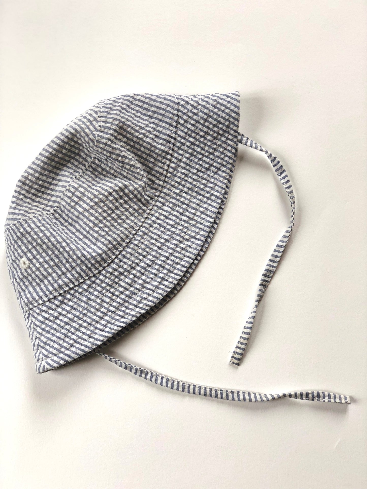 Chapeau avec liens rayé bleu et blanc H&M 9-12 mois