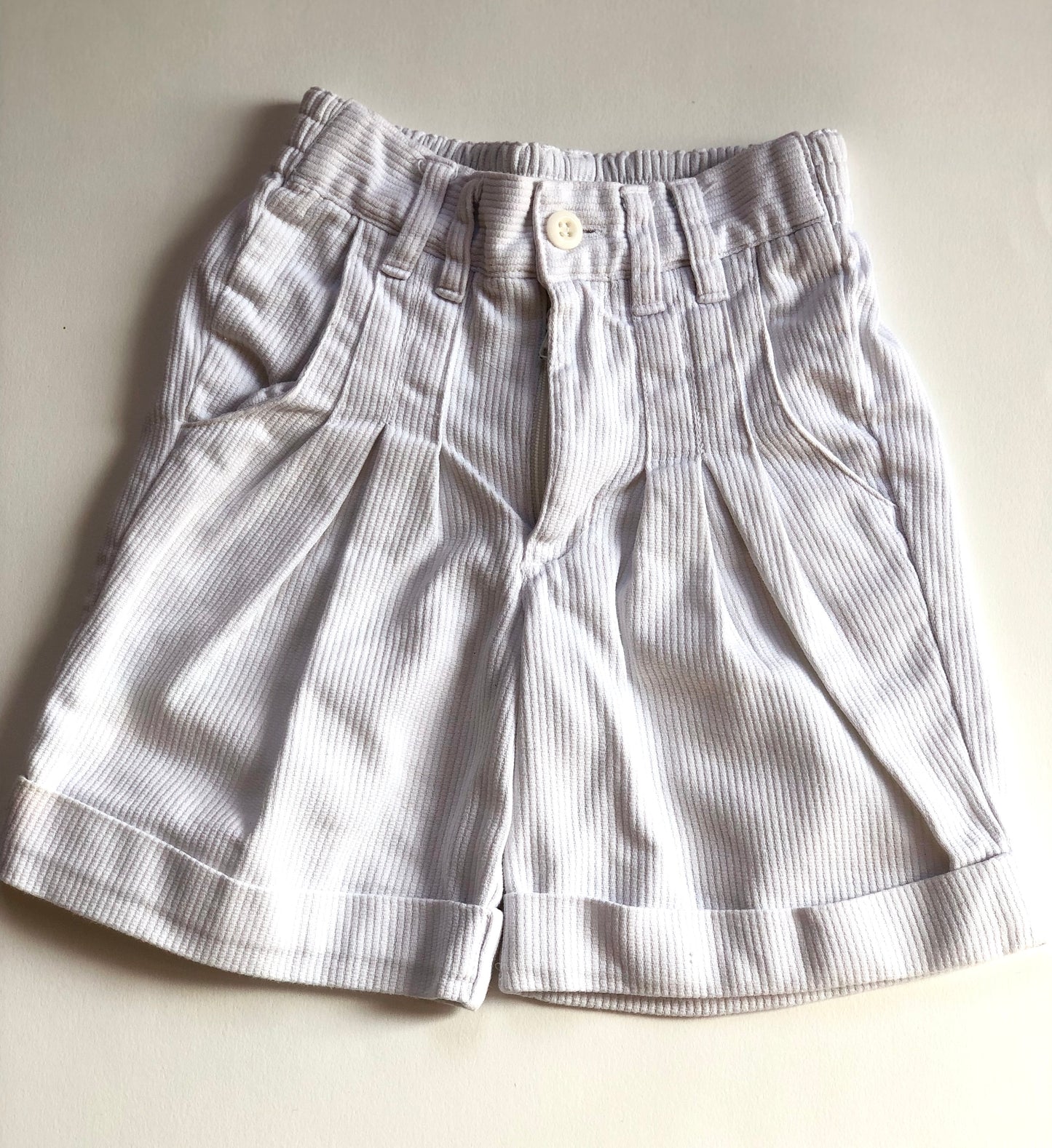 Bermuda blanc en velours côtelé vintage 2 ans