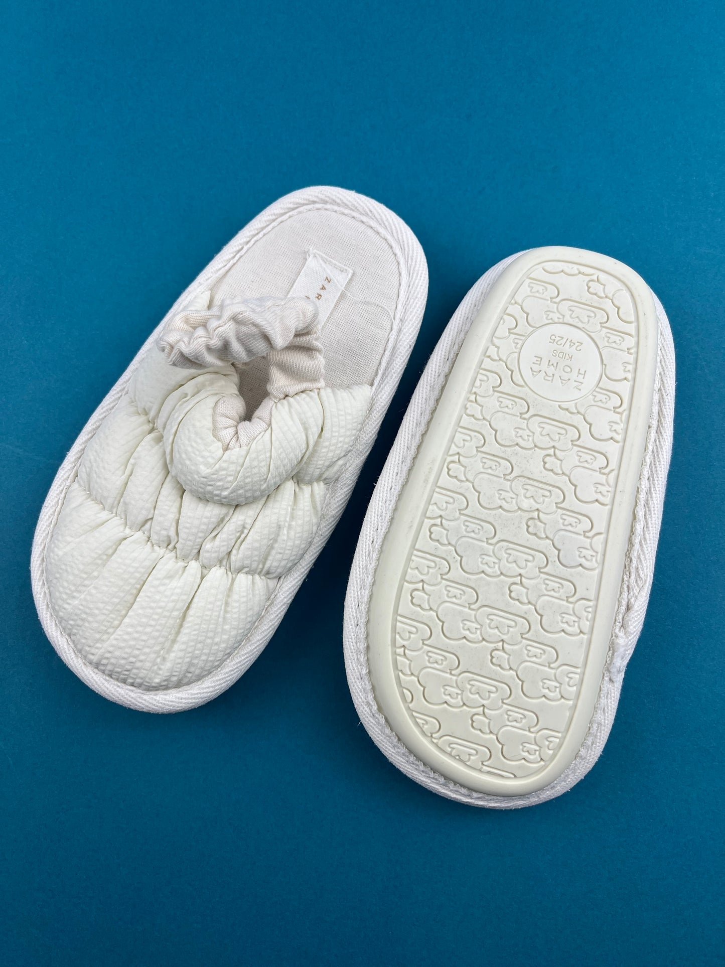 Chaussons blanc Zara P24