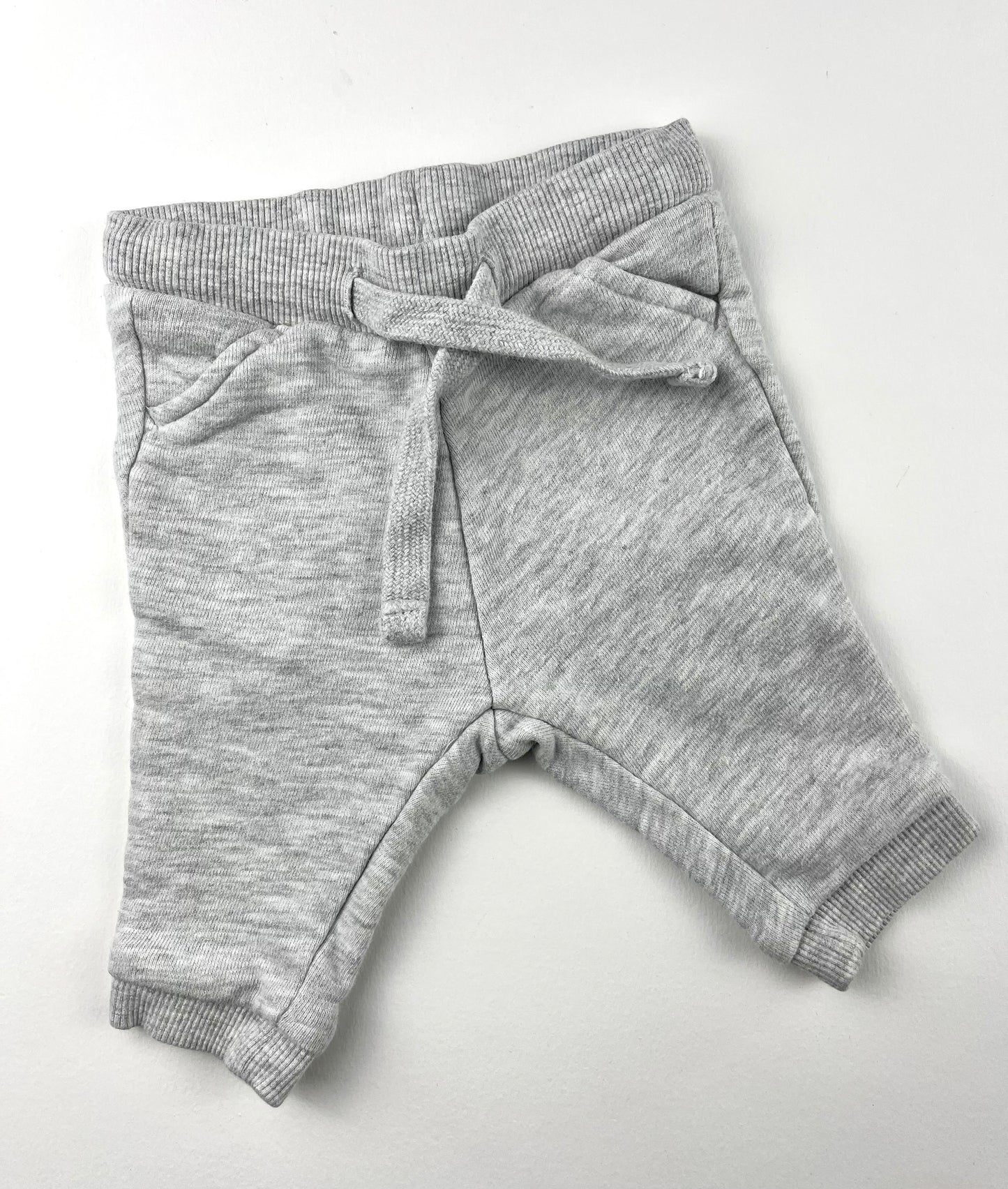 Jogging gris Kiabi 1 mois