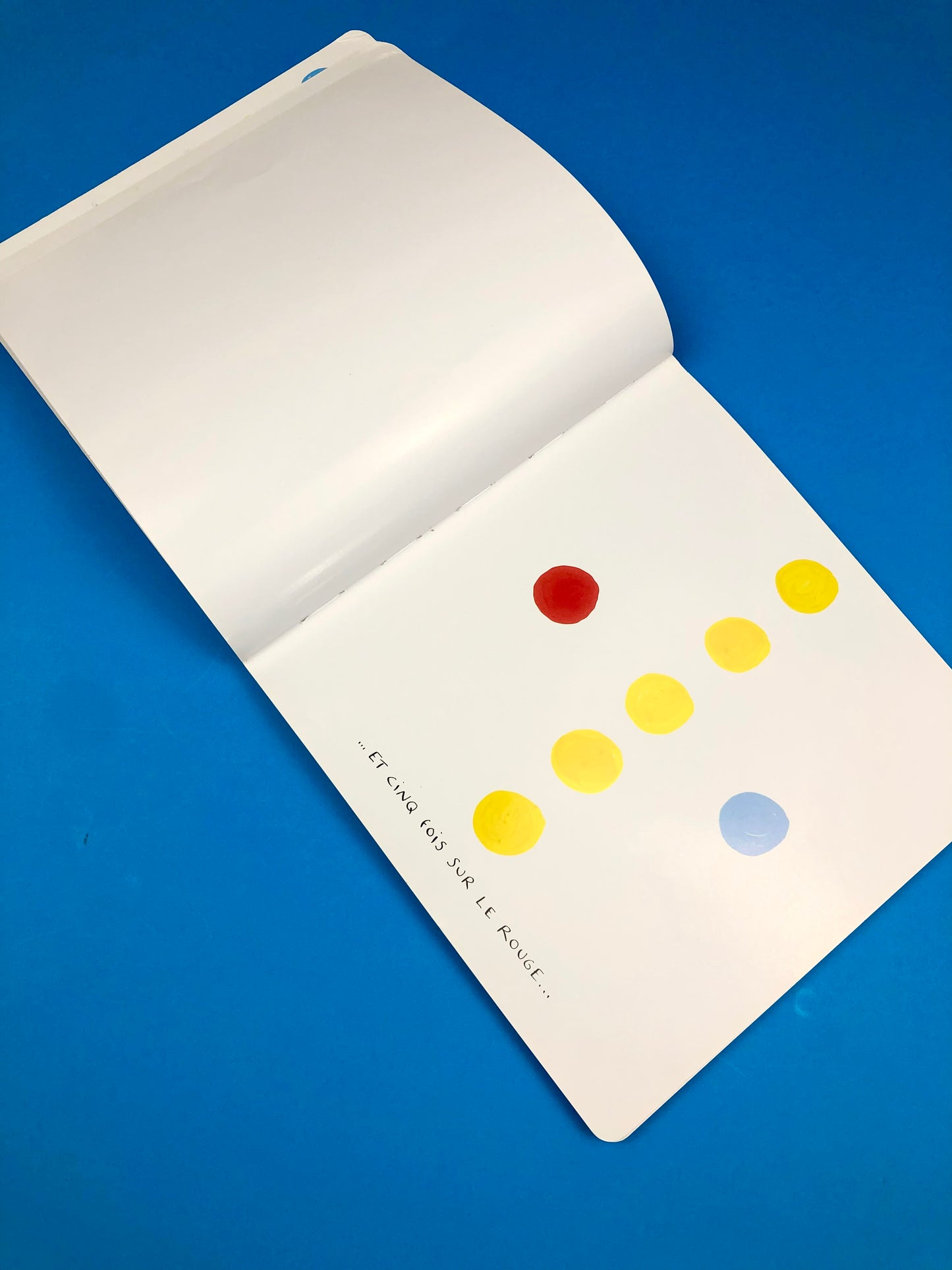 Livre « Un livre » Hervé Tullet