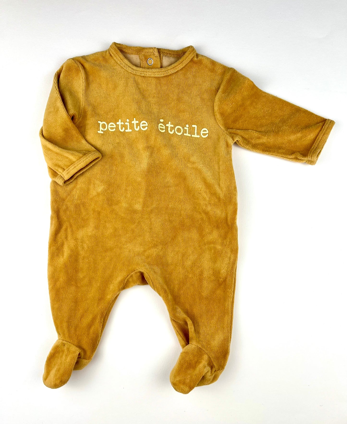 Pyjama en velours camel Kiabi 1 mois