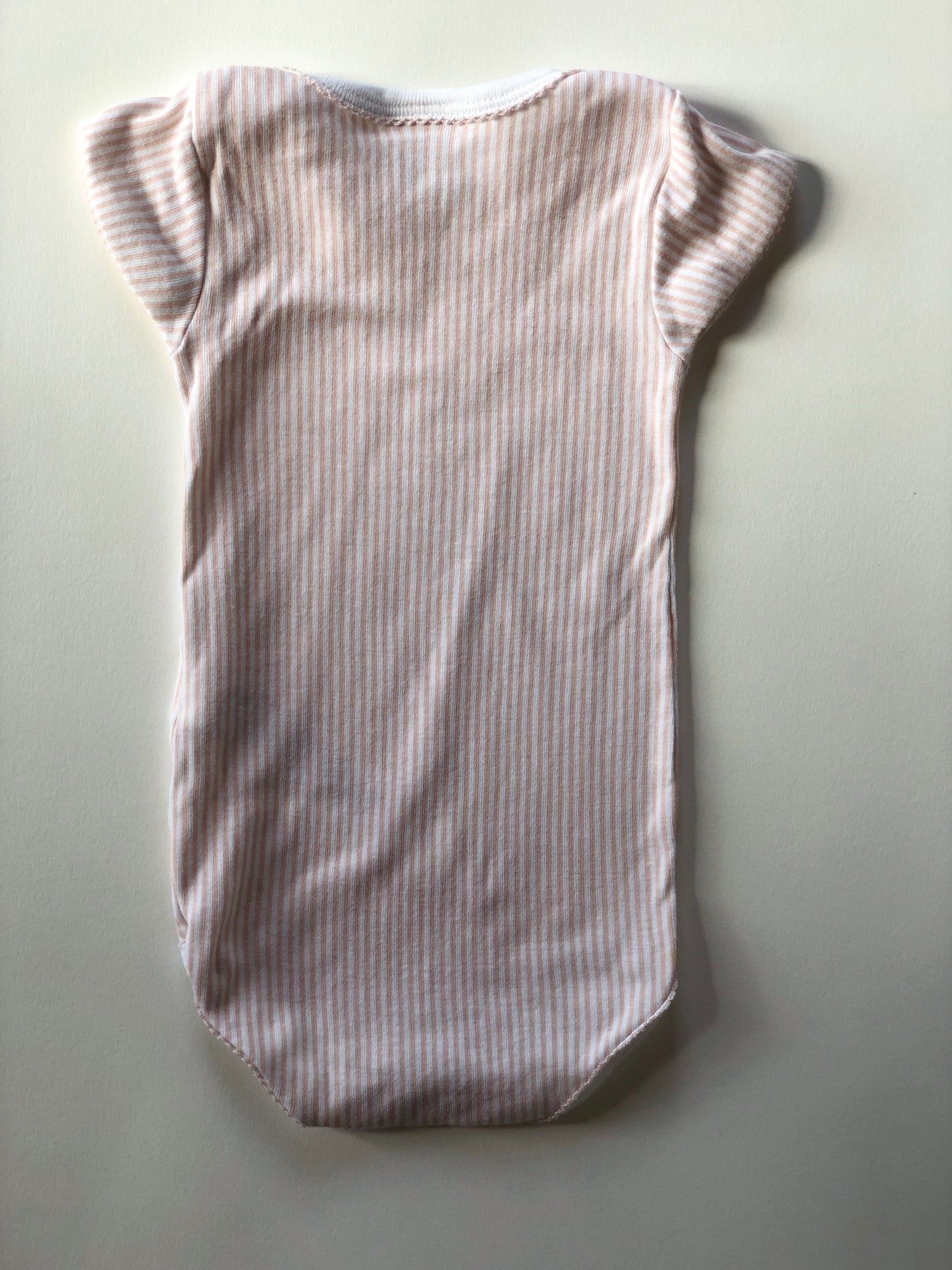 Bodie manches courtes rayé blanc et rose Petit Bateau 6 mois