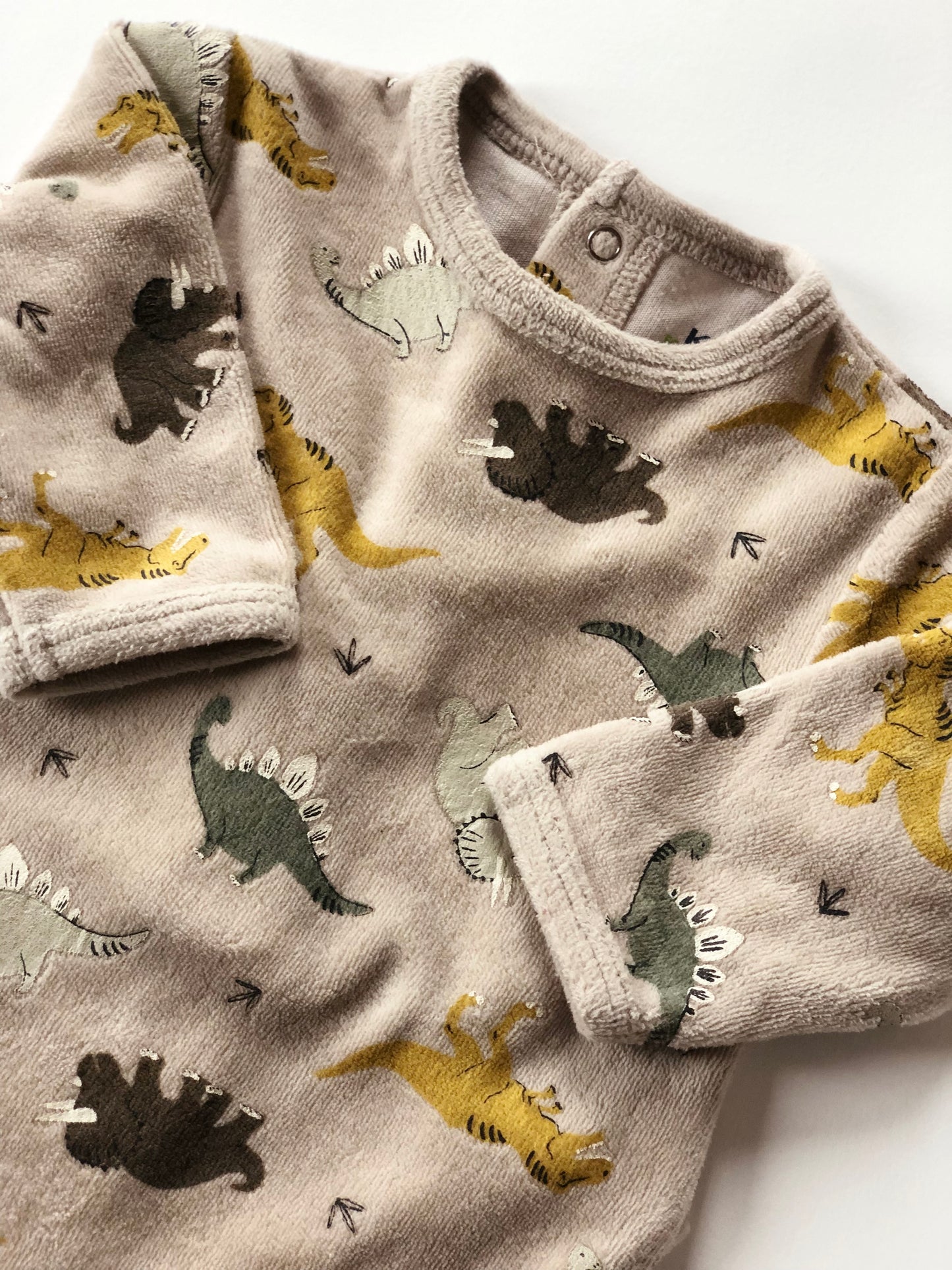 Pyjama en velours beige Dinosaures Kiabi 3 mois