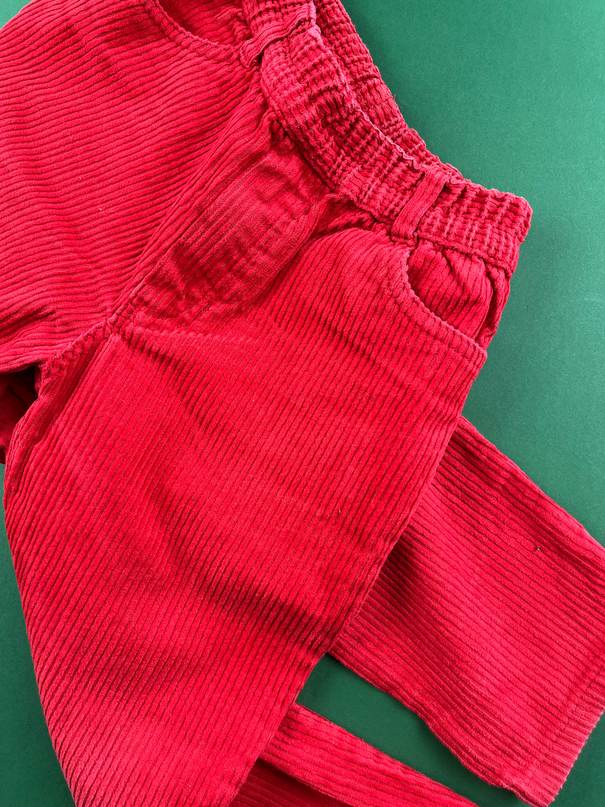 Pantalon velours côtelé vintage rouge 5 ans