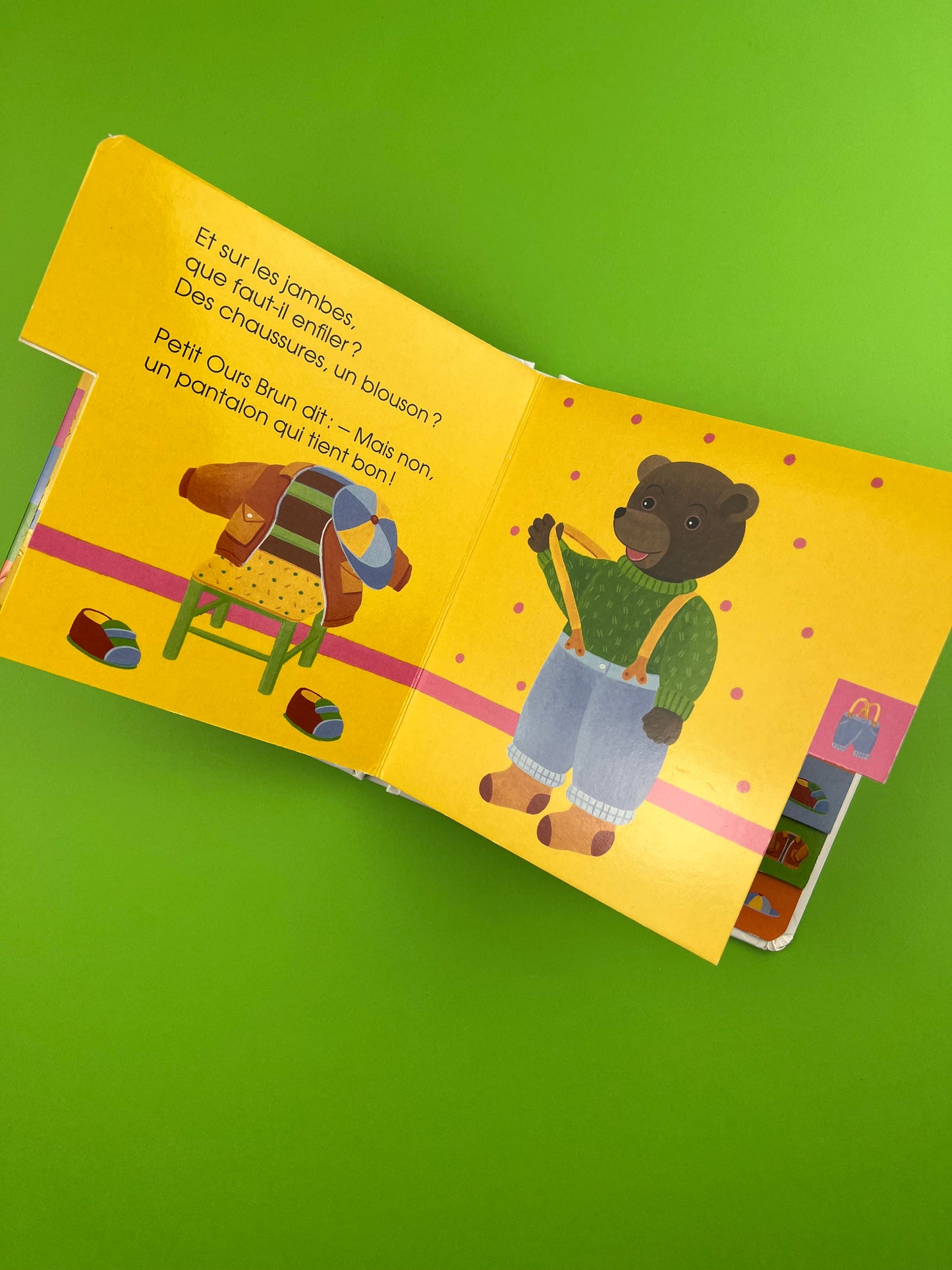 Livre Petit Ours Brun « Mes habits »