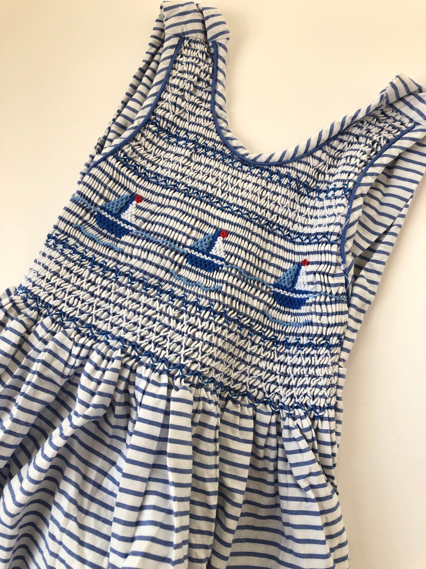 Robe rayée à smocks blanc et bleu 12 mois