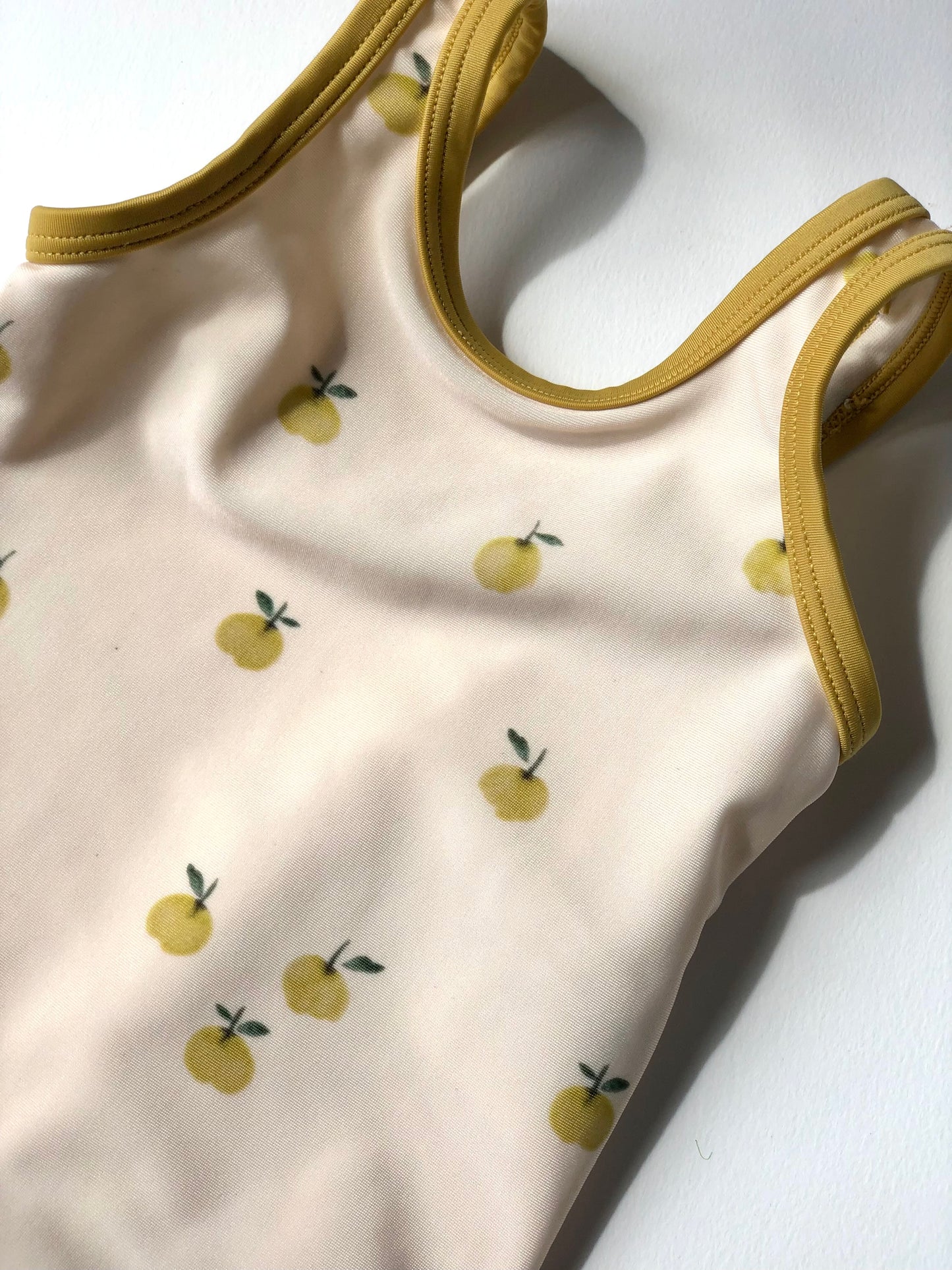 Maillot de bain beige et jaune motif pommes H&M 9 mois