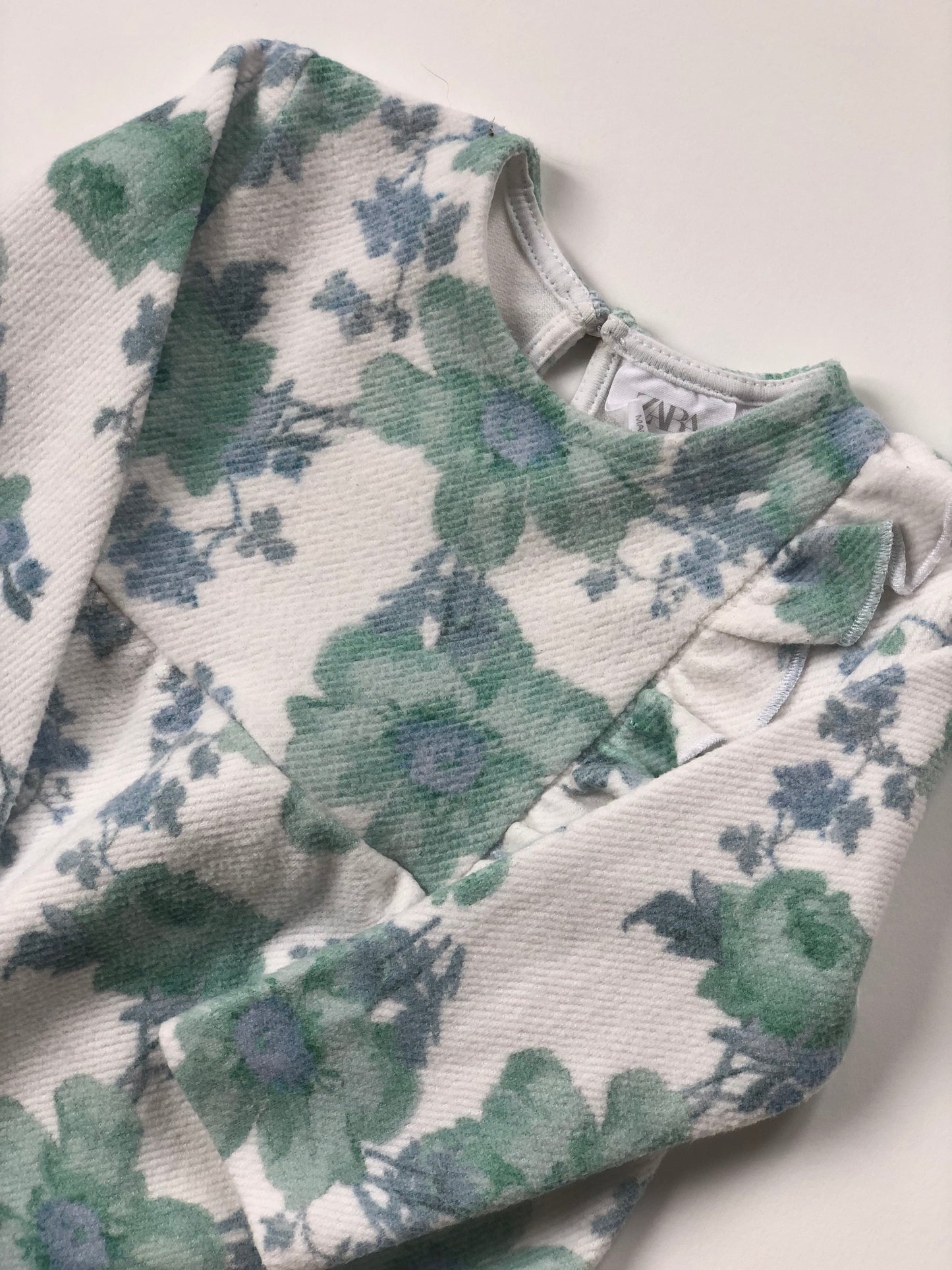 Robe hiver à fleurs blanc et vert Zara 6-9 mois