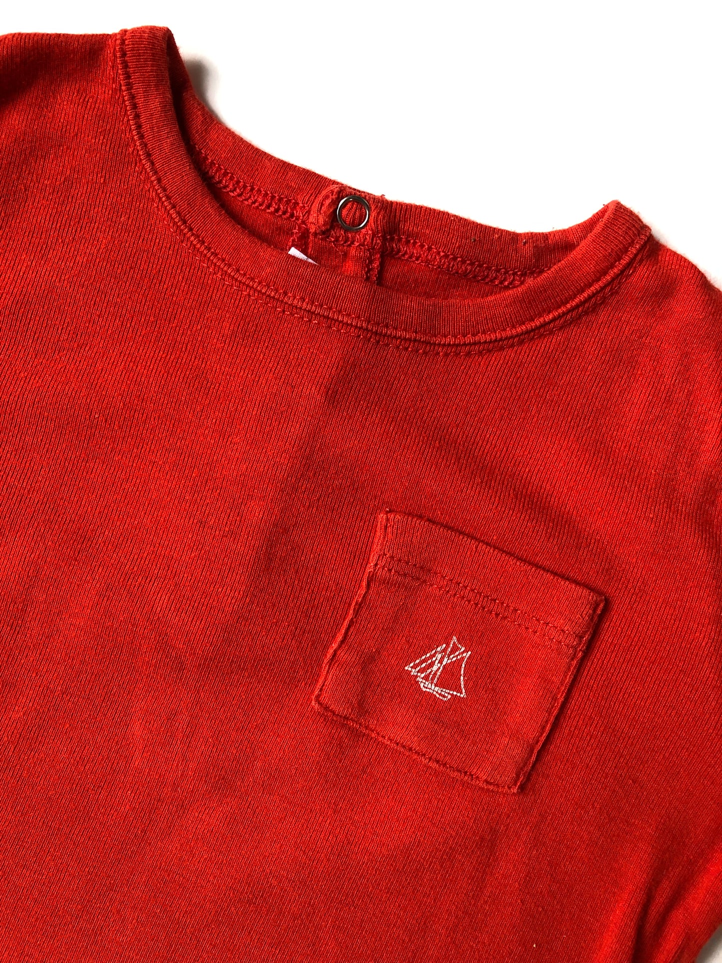 IMPARFAIT - T-shirt rouge Petit Bateau 18 mois