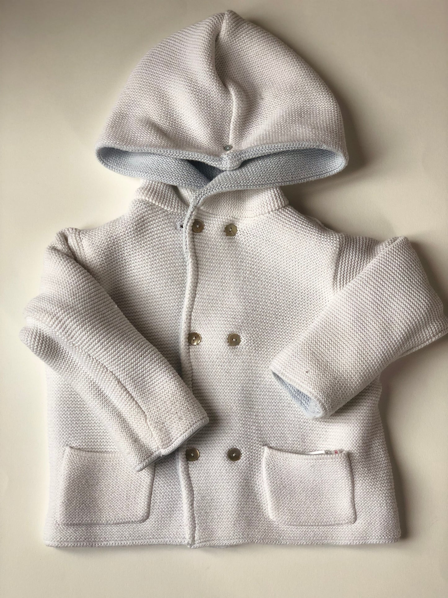 Gilet à capuches en mailles réversible blanc et bleu Cyrillus 12 mois