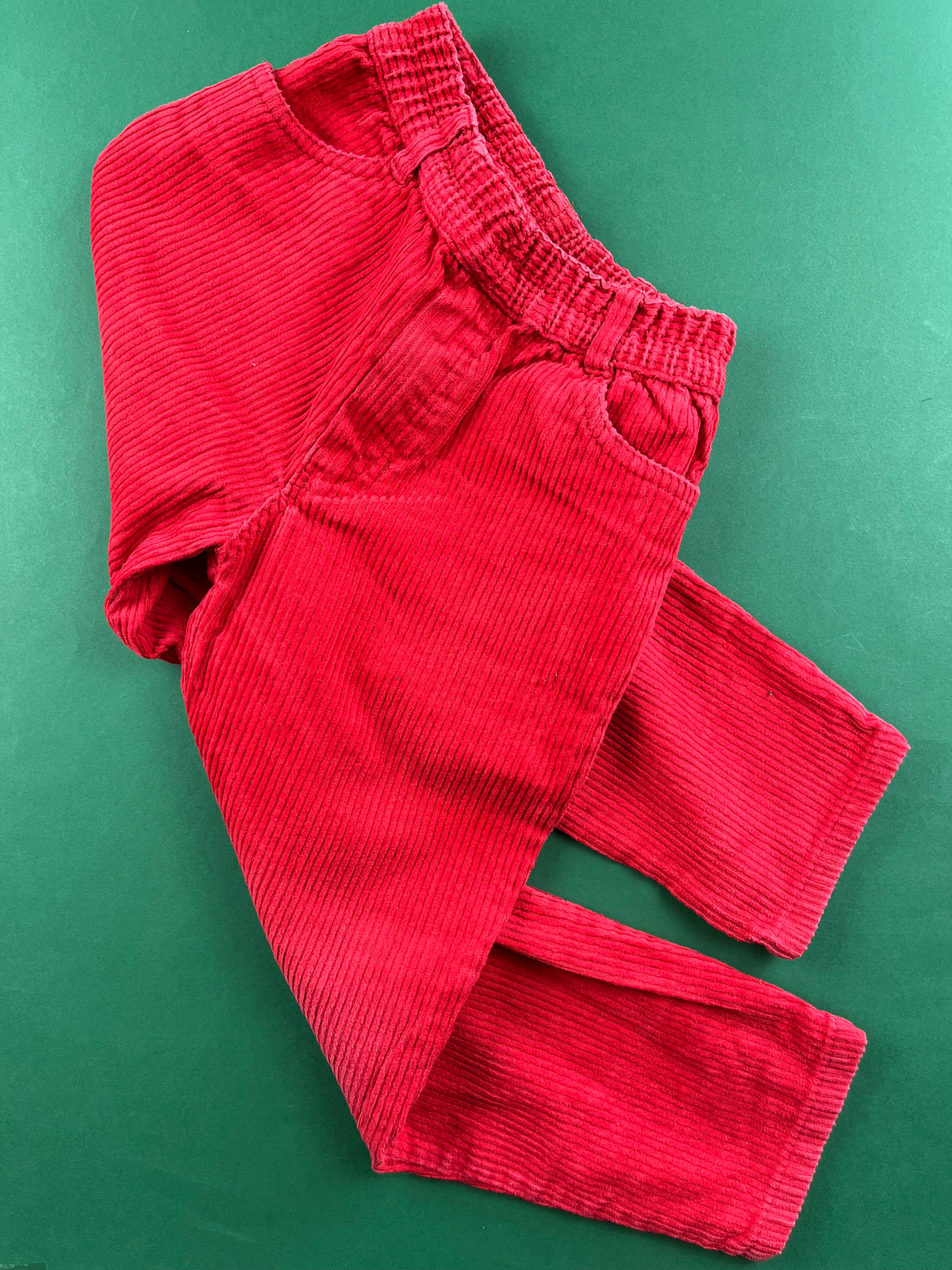 Pantalon velours côtelé vintage rouge 5 ans