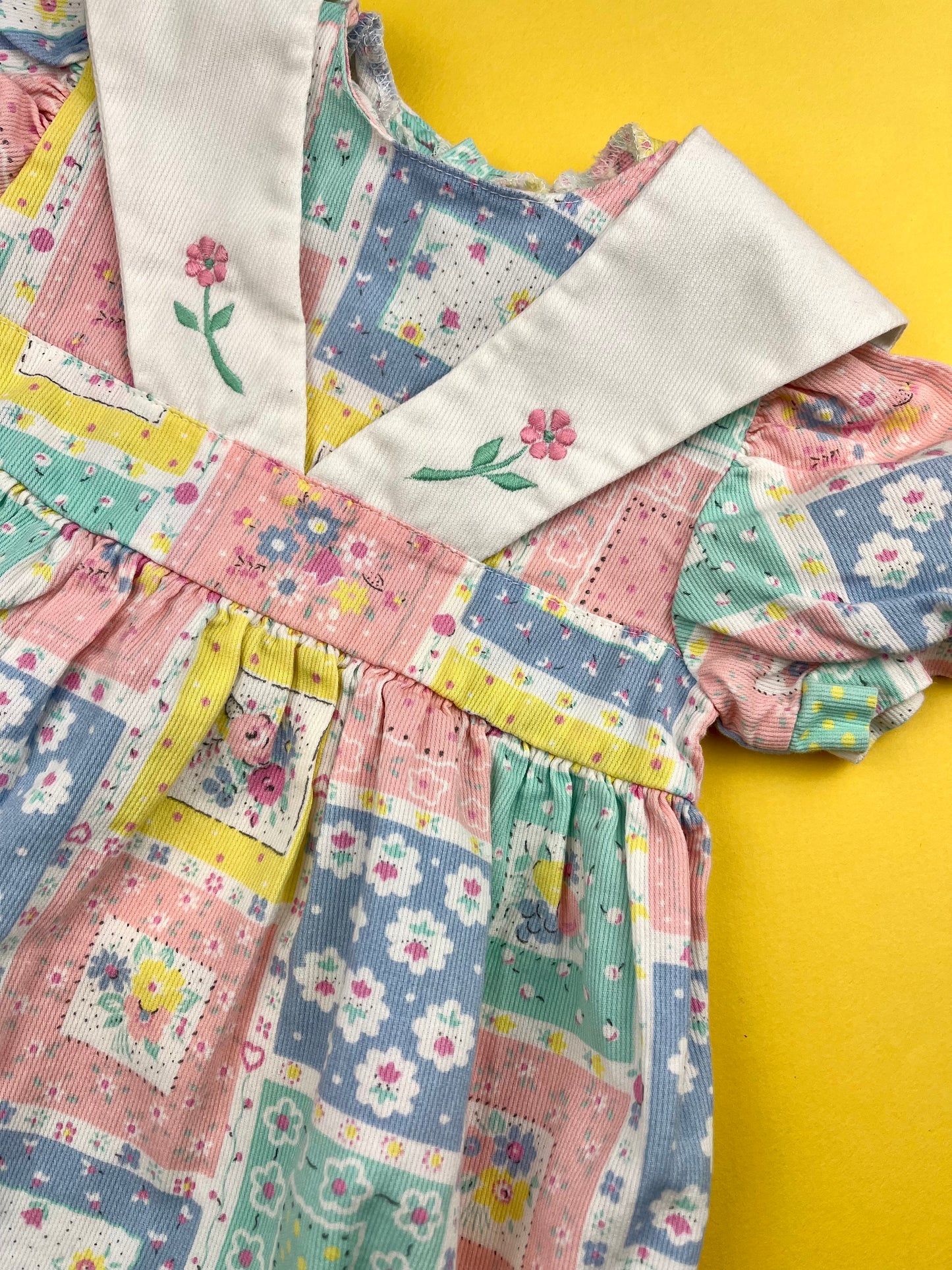 Barboteuse à fleurs vintage 12-18 mois