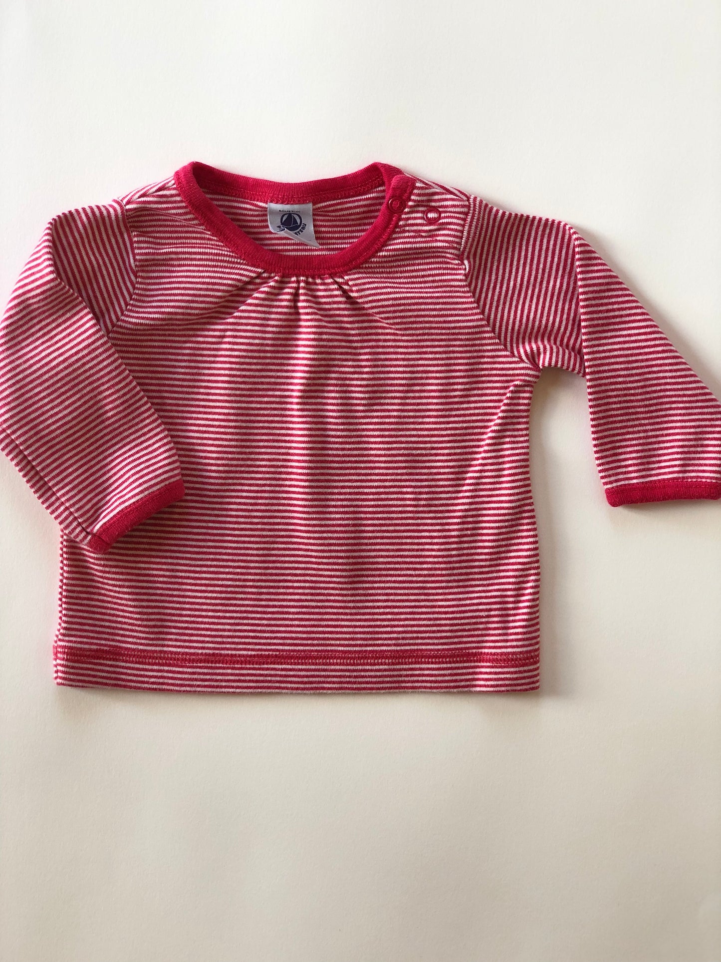 Tee-shirt manches longues rayé blanc et rouge Petit Bateau 6 mois