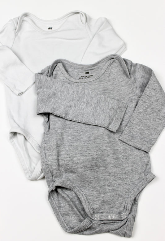 Lot deux bodies gris et blanc H&M 9 mois