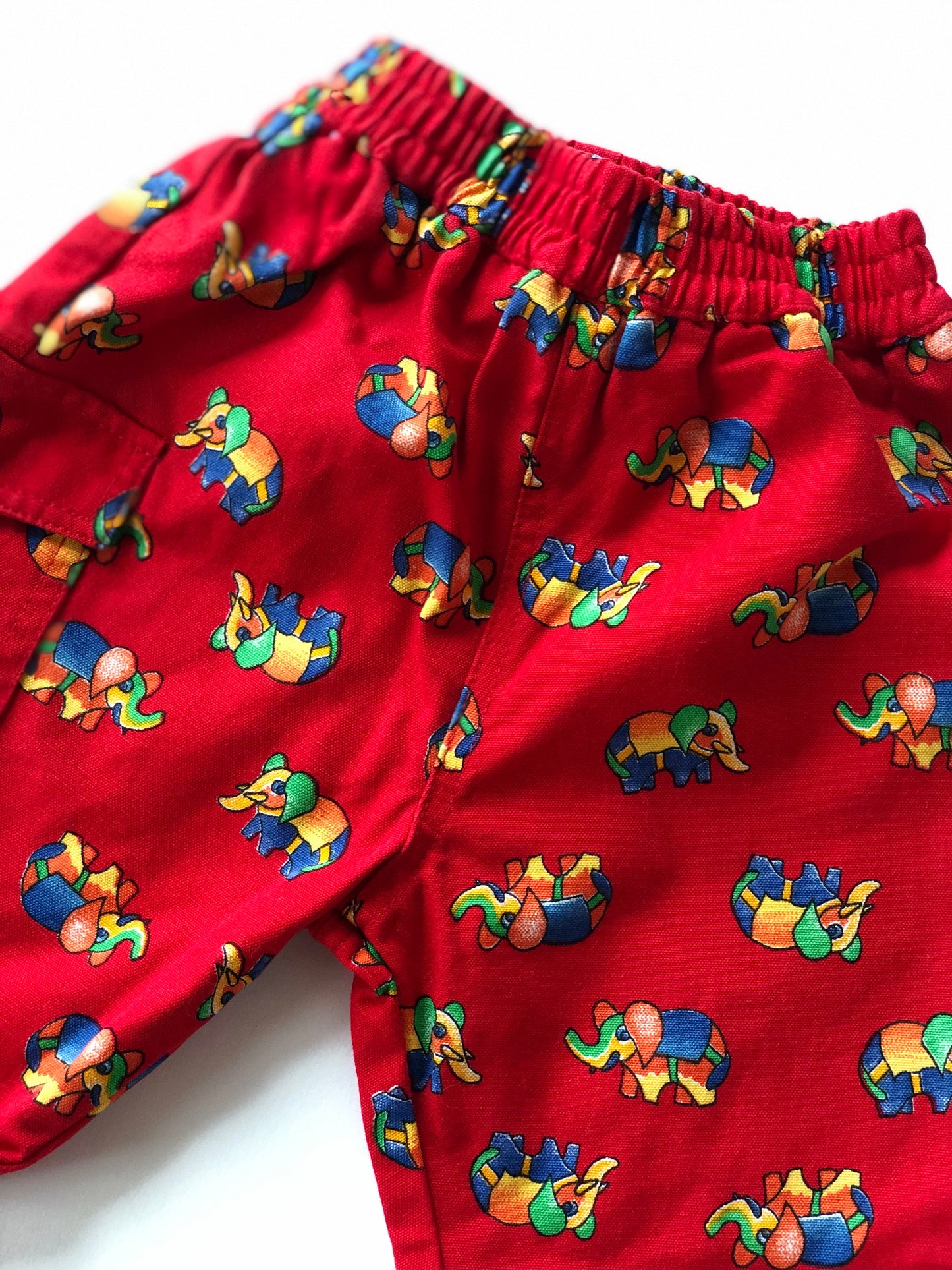 Pantalon rouge avec éléphants Vintage Du lundi au samedi 3 mois