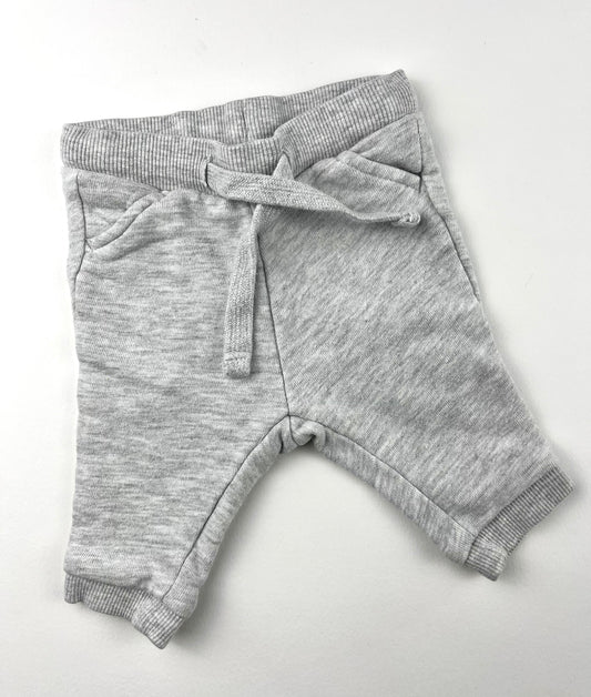Jogging gris Kiabi 1 mois