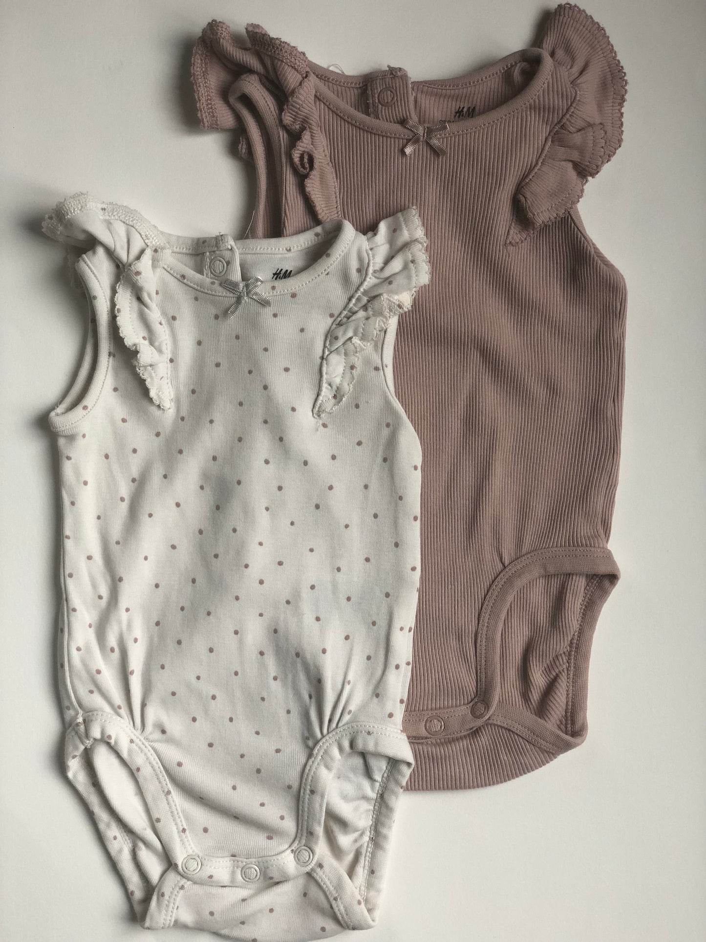 Lots 2 bodies rose et blanc H&M 3 mois